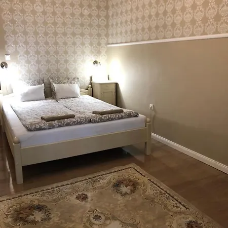 ベッド・アンド・ブレックファスト Tulipan Panzio ソルノク