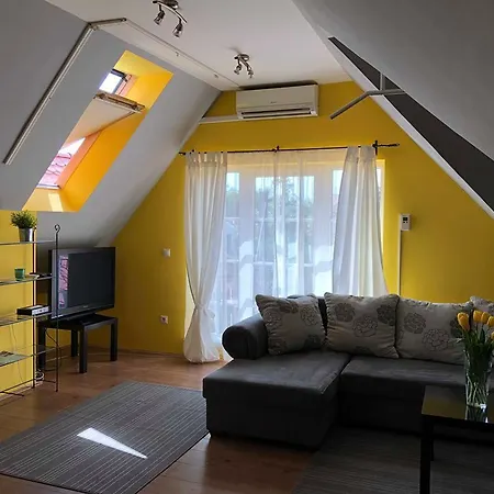 Tulipán Panzió * Szolnok