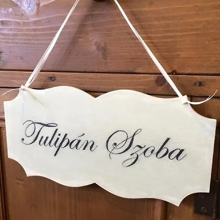 Tulipán Panzió Bed & Breakfast