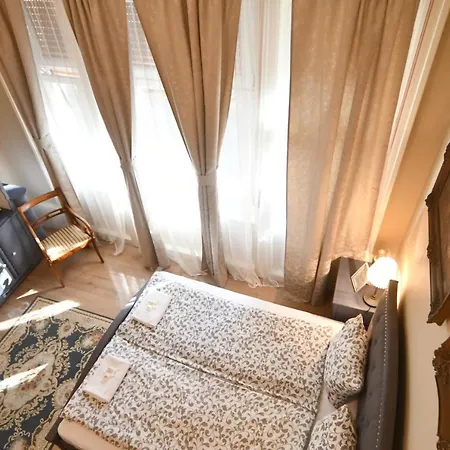 Tulipan Panzio ベッド・アンド・ブレックファスト ソルノク