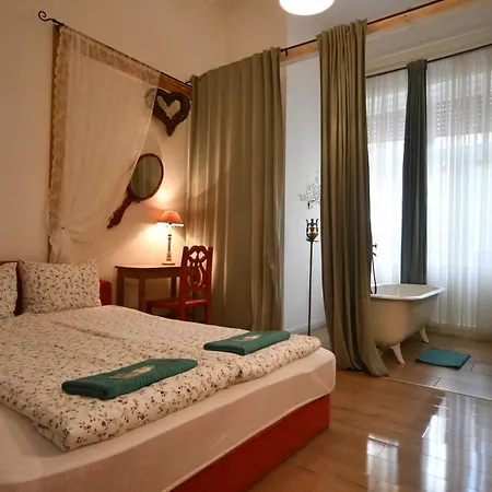 Tulipán Panzió Bed & Breakfast Szolnok