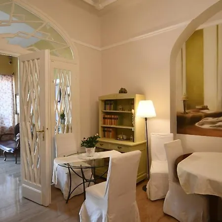 Tulipán Panzió Bed & Breakfast *