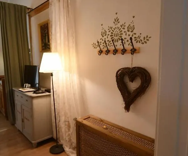 Tulipán Panzió Bed and breakfast *